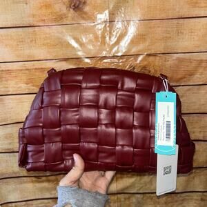 Urban Expressions Kiara Crossbody In Burgendy